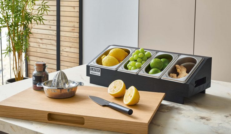 Schnittbrett und Lebensmittel in Küche von Ballerina Küchen erhältlich bei Das Küchenstudio